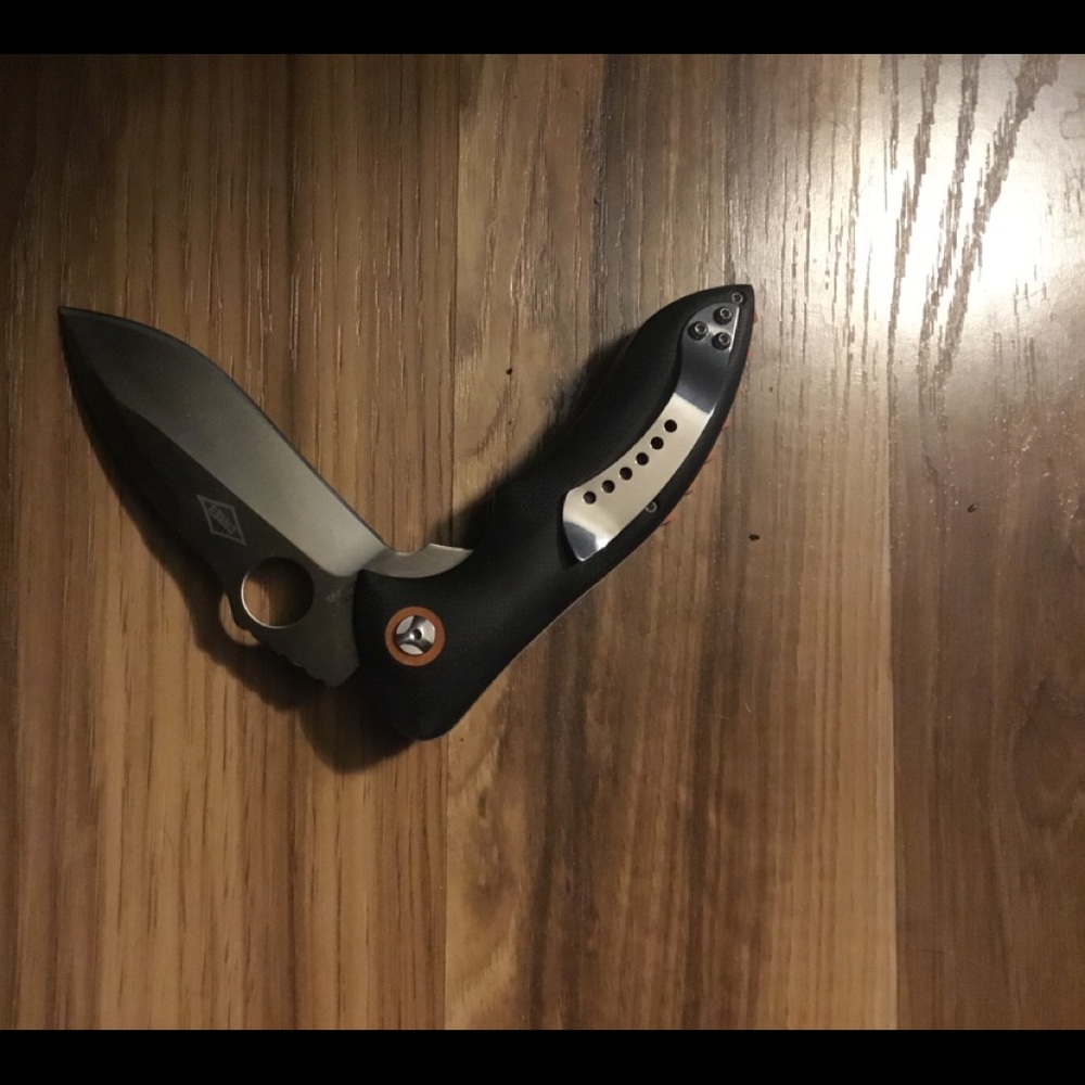 flipper knife.  c10 blade.